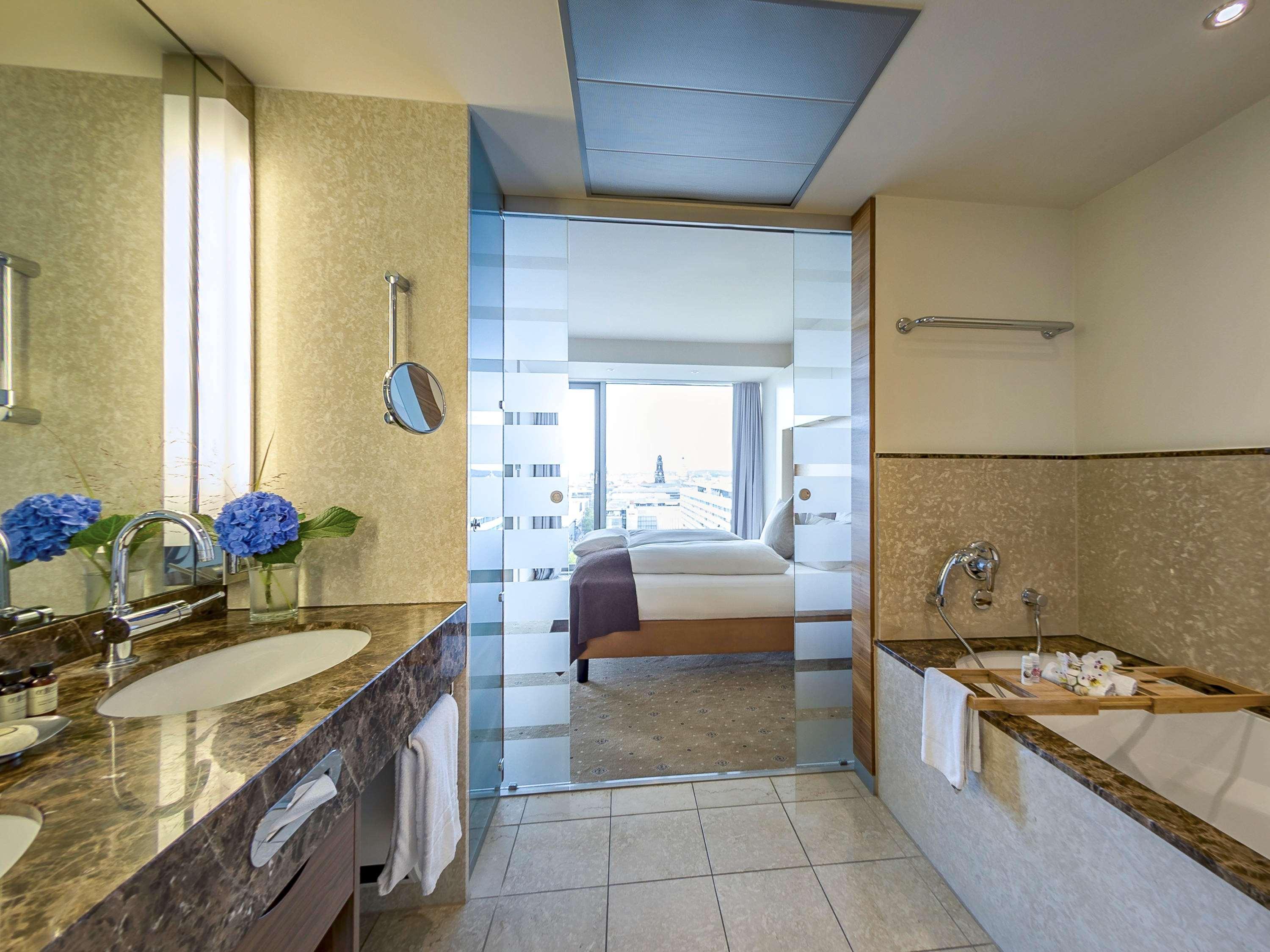 Occidental Dresden Newa Hotel Bagian luar foto