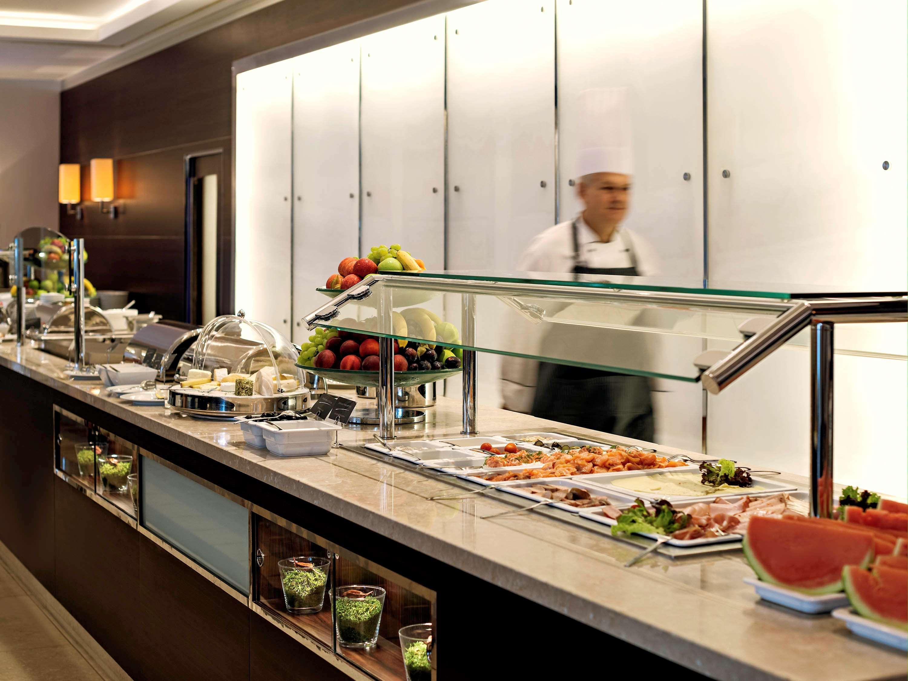 Occidental Dresden Newa Hotel Bagian luar foto