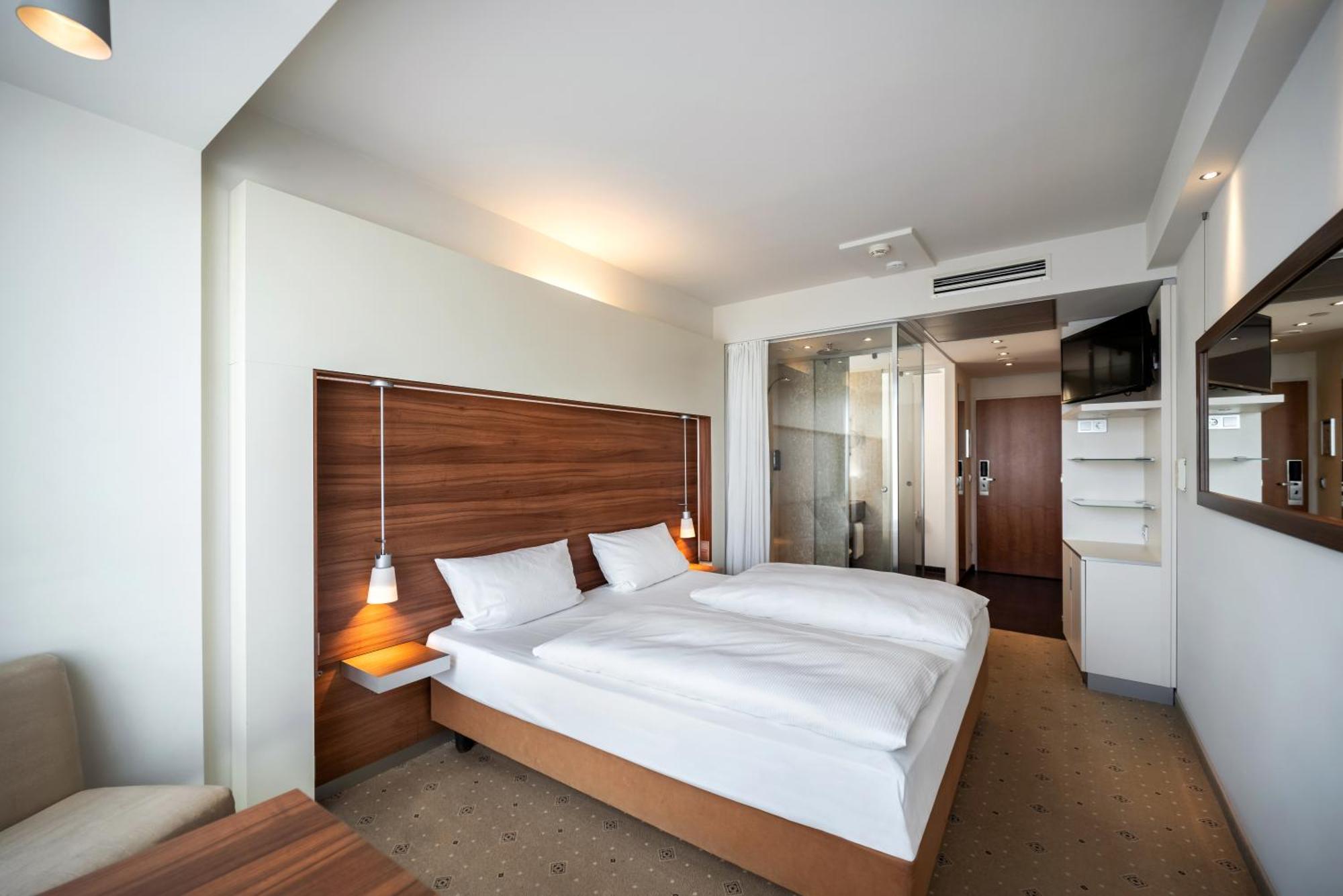 Occidental Dresden Newa Hotel Bagian luar foto