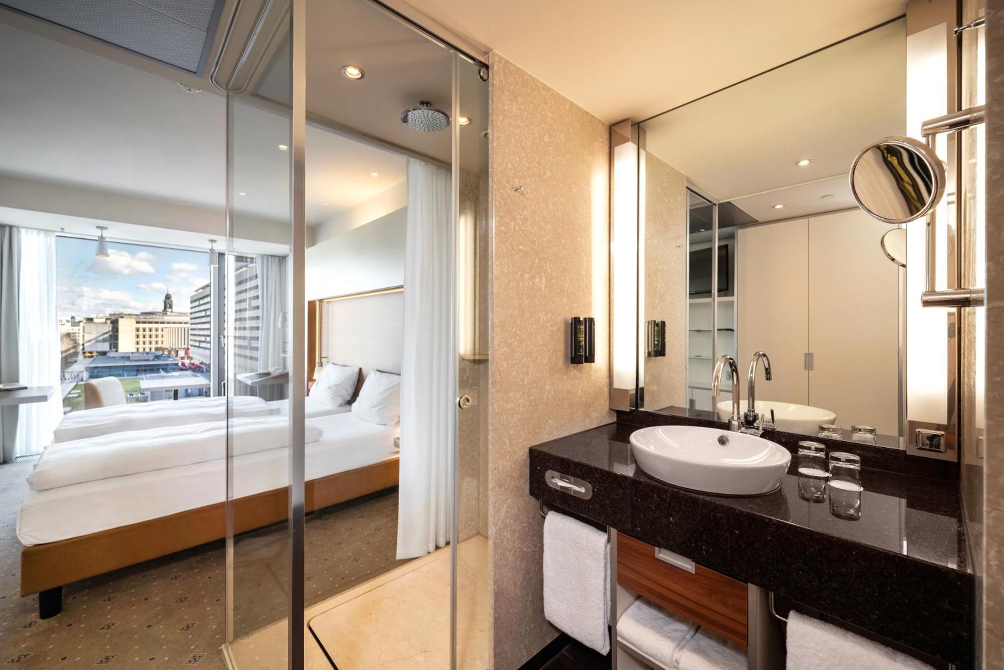 Occidental Dresden Newa Hotel Bagian luar foto