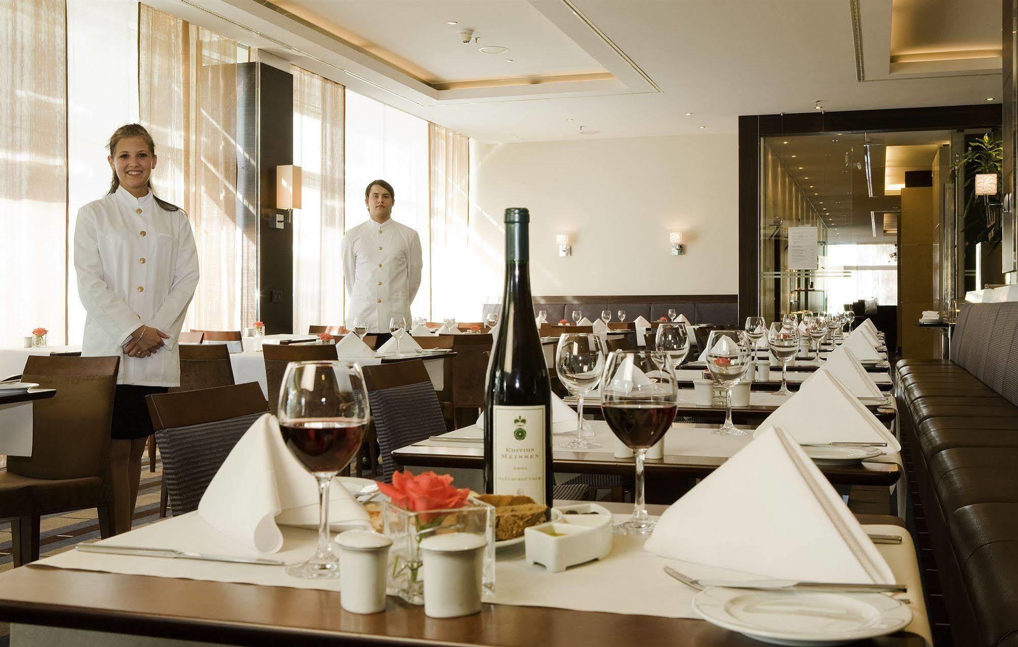 Occidental Dresden Newa Hotel Bagian luar foto