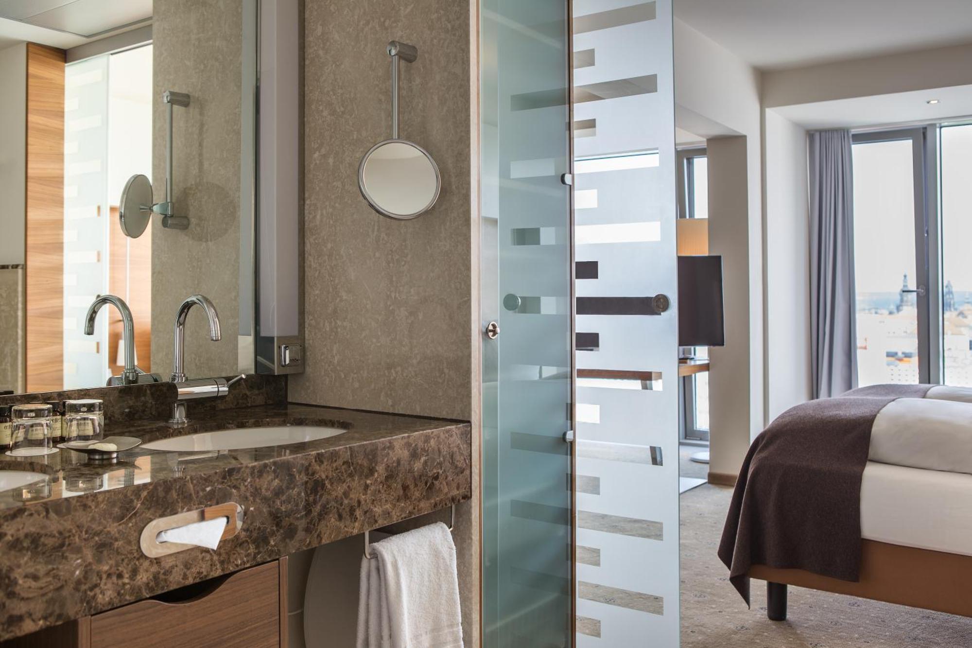 Occidental Dresden Newa Hotel Bagian luar foto